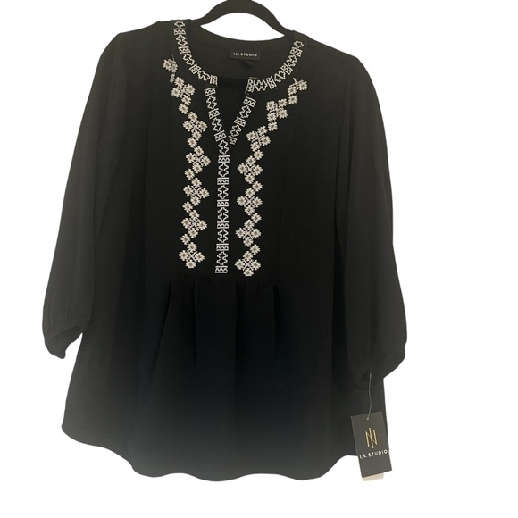 I.N. Studio Black Embroidered Women's Top - Picture 3 of 7